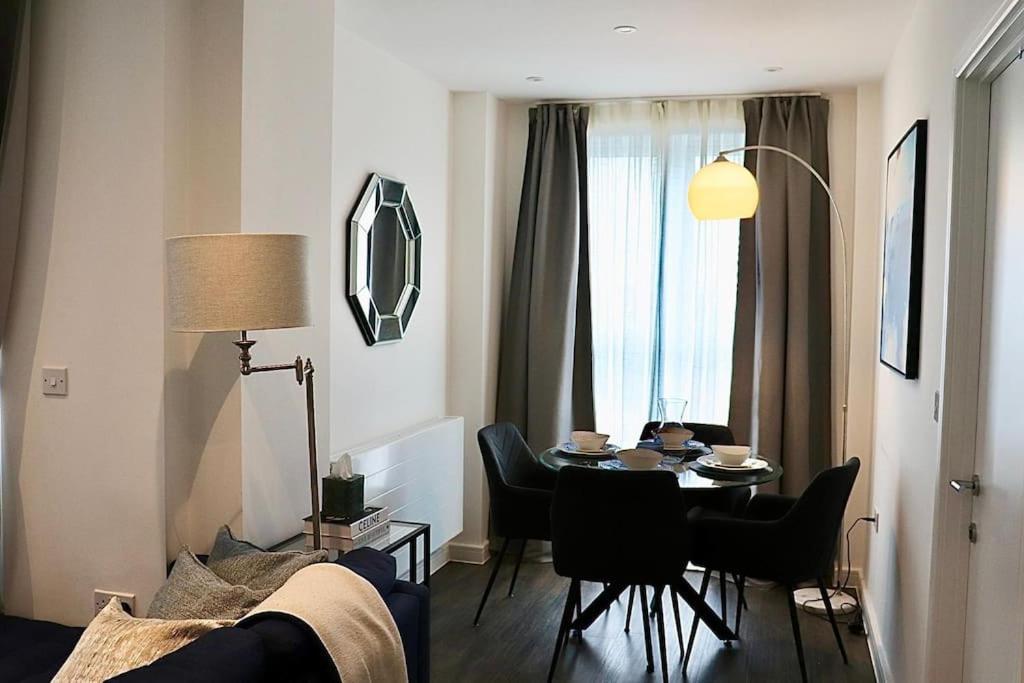 A Stylish Two Bedroom Modern Apartment With Parking Barking (Greater London) Exterior foto