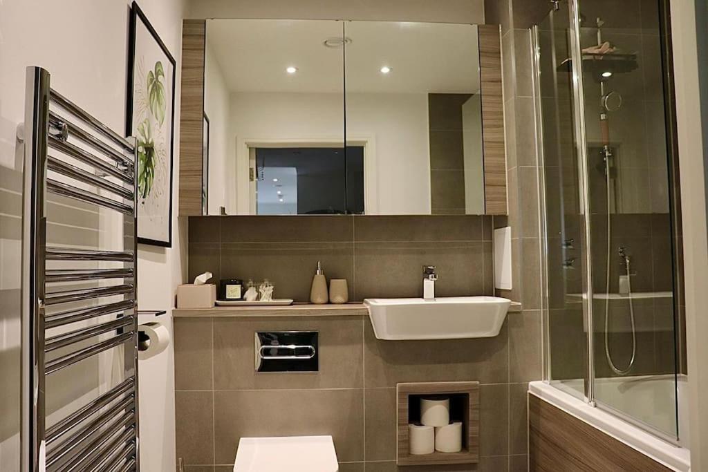 A Stylish Two Bedroom Modern Apartment With Parking Barking (Greater London) Exterior foto